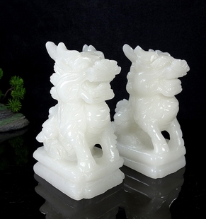 天然玉石麒麟摆件纯手工雕刻玉石麒麟招财镇宅客厅电视柜酒柜装饰