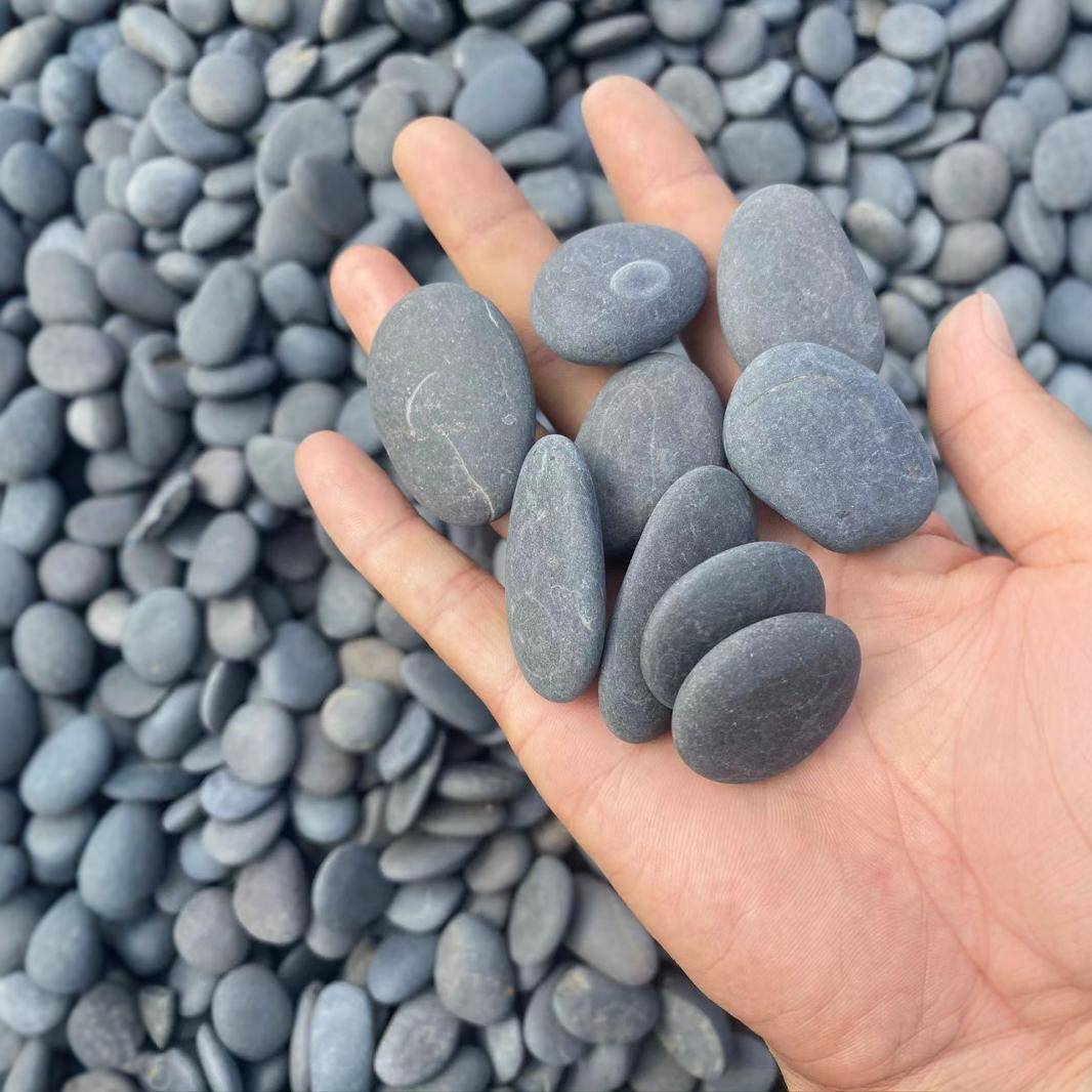 黑色鹅卵石批天然河卵石园林景观石抛光鹅卵石铺路造景绿地假山