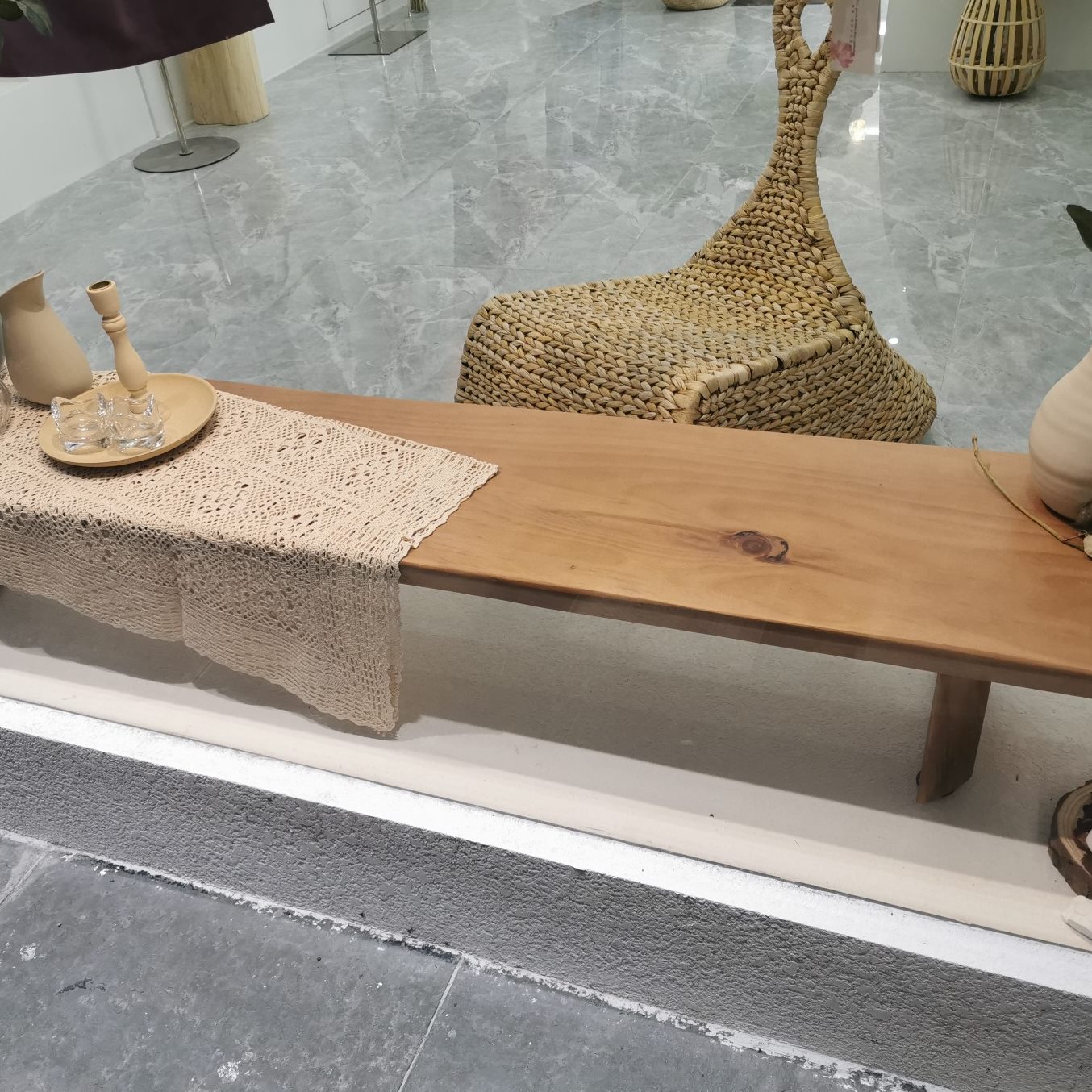 北欧原木自然边服装店摆放长条凳创意餐桌凳简约休息个性换鞋板凳