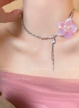粉色花朵流苏吊坠项链女早春百搭甜美轻奢锁骨链时尚气质小众颈链