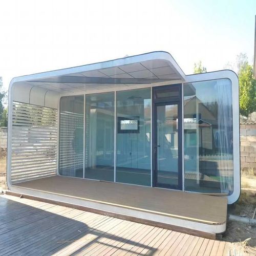 科技感太空舱民宿 家庭式太空舱观景屋金属雕花板可移动民宿设计