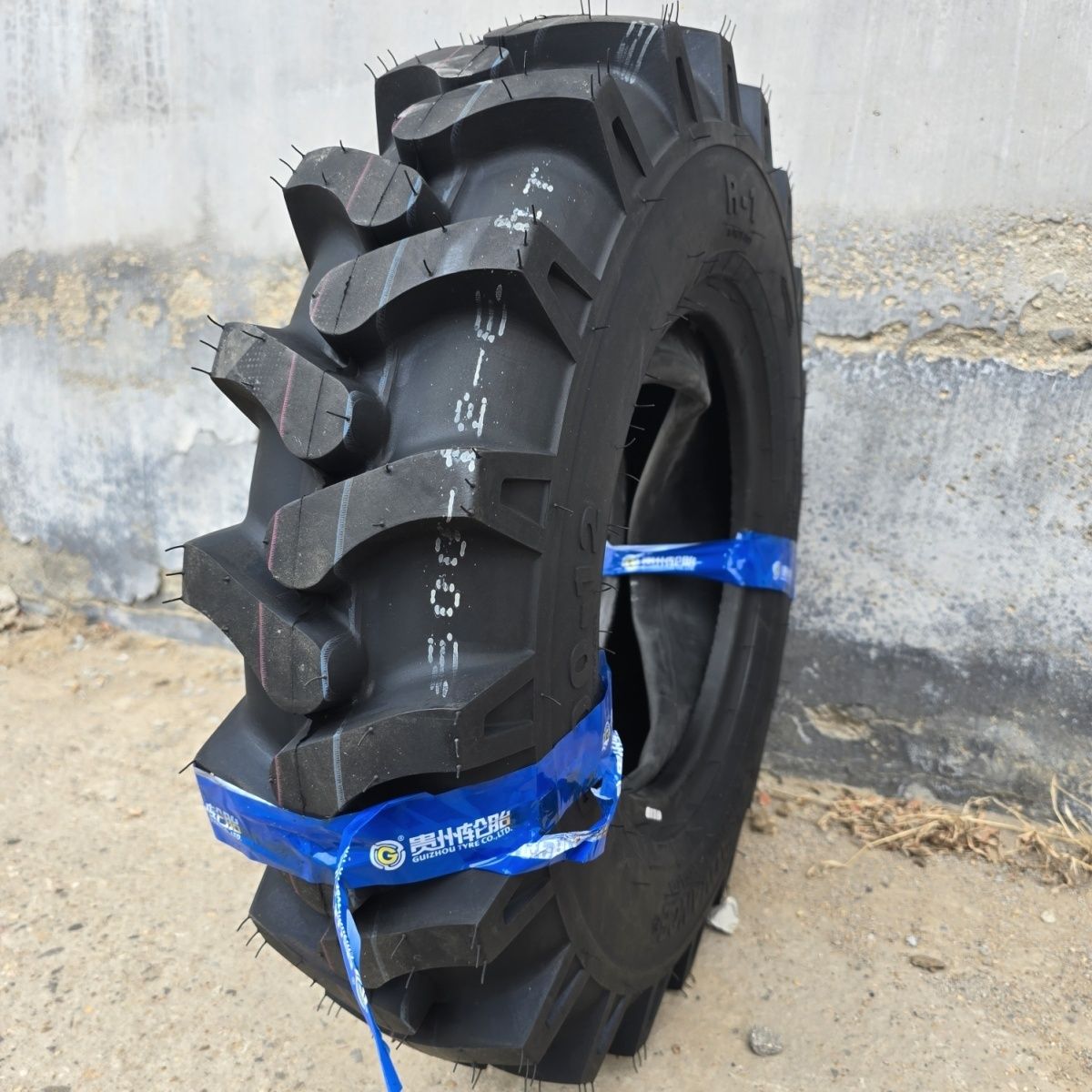 拖拉机人字轮胎600 650 750 8.3 9.5 11.2-16 20 24农用耐磨轮胎