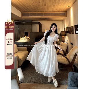 黑泽玄七连衣裙2024夏季新款方领泡泡袖胖mm收腰显瘦提花小白裙女