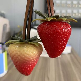 刘宇宁同款草莓挂件汽车饰品T包包挂件莓有烦恼小红书款厂家直发