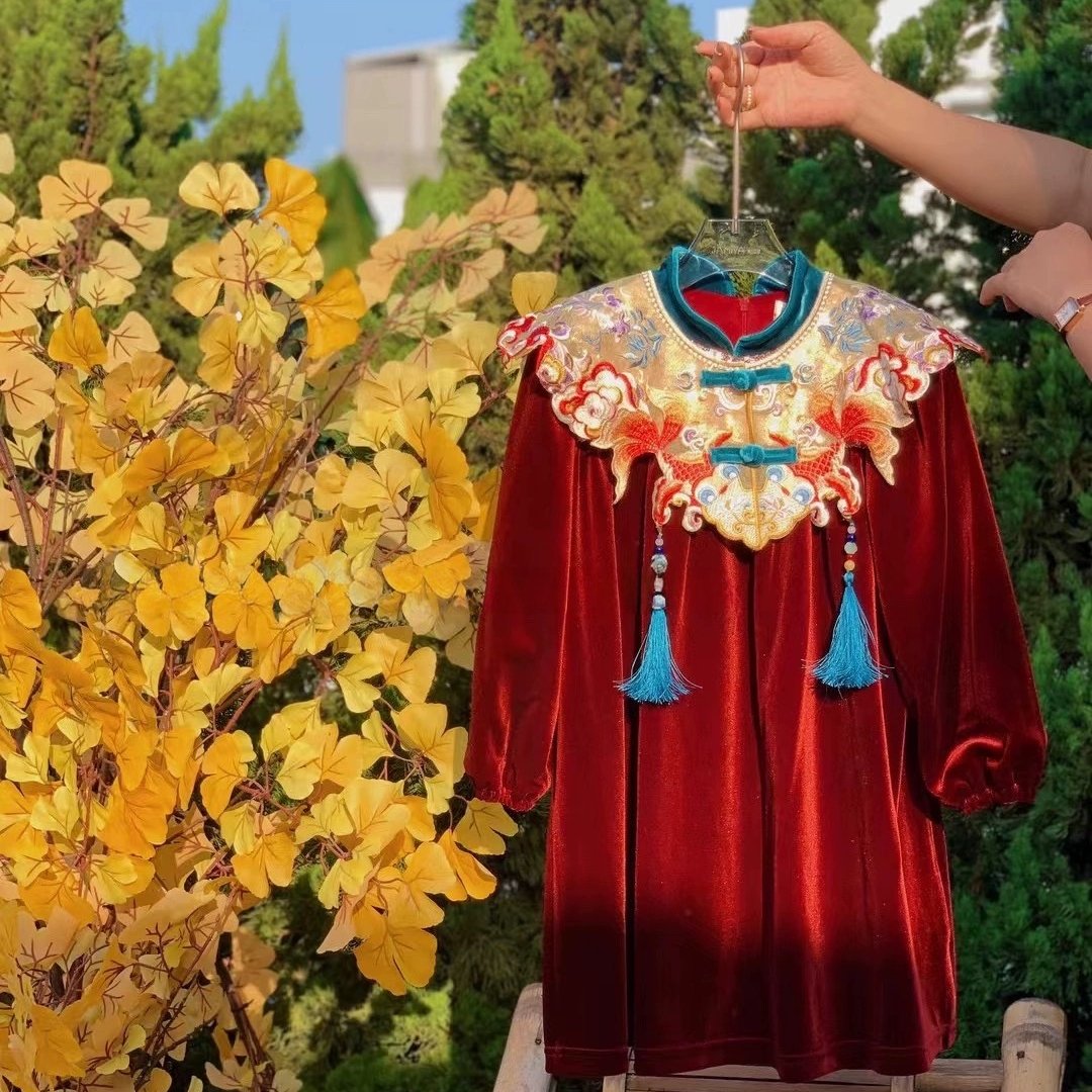 女童宫廷风刺绣丝绒连衣裙女红色流苏新中式复古裙新年拜年旗袍裙