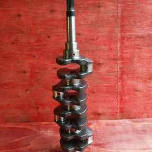 1G851 758收割机发动机配件V2403发动机曲轴 23020 688 久保田588