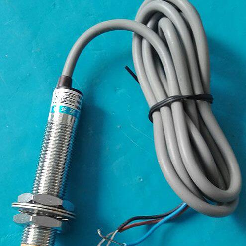 接近开关传感器无触点感应开关感应器铁感应开关 LJ12A3