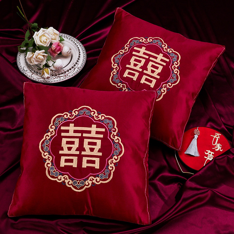 结婚红色喜字创意抱枕一对婚房枕头婚礼客厅沙发刺绣靠枕装饰套装图片