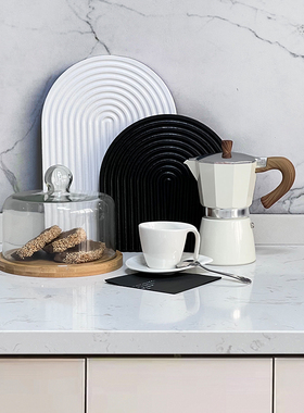 样板间厨房摆件饰品家居软装搭配白色咖啡壶木砧板玻璃防尘蛋糕罩