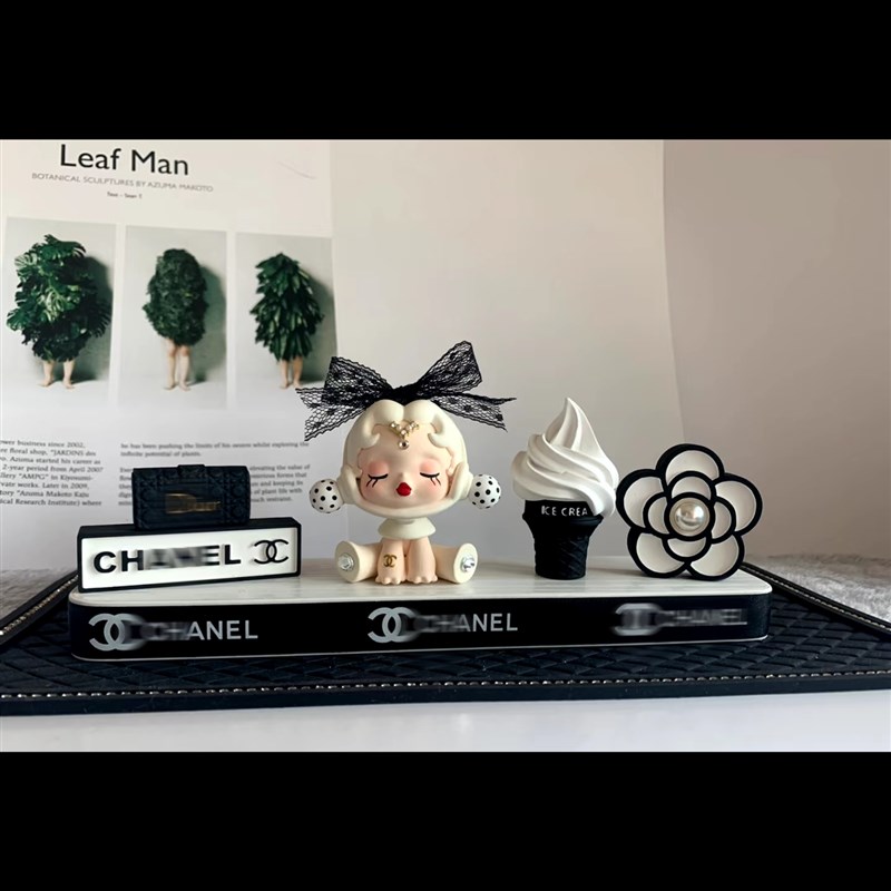 精致娃娃摆件网红持久车载香薰高级清新淡香新车R礼汽车中控台装