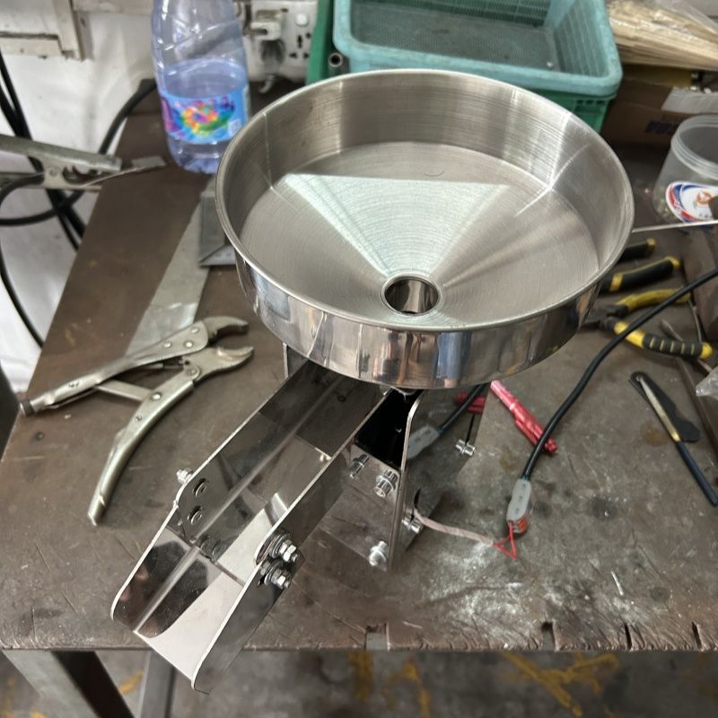 小型振动盘料仓不锈钢圆形给料器振动盘储料仓全自动补料器加料仓