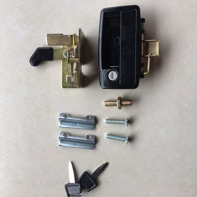 新源挖掘机65远山挖掘机车门门锁整套茶亭锁具配钥匙黑色金属锁具