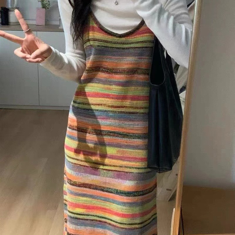 法式彩色条纹针织吊带连衣裙女24新款设计感小众修身显瘦针织长裙图片