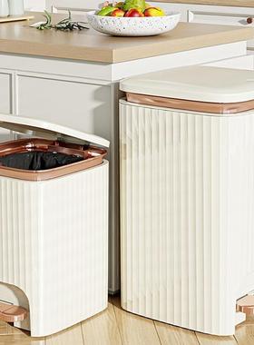 垃圾桶家用2024新款大容量脚踏式厨房客厅卧室卫生间厕所带盖纸篓