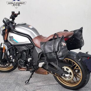 肌车狼适用春风700CLX复古边包侧边包装头盔半盔全盔快拆带锁改装
