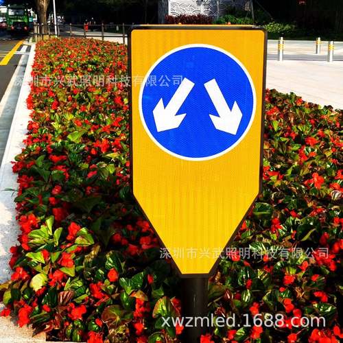 深圳款分道标指示牌反光标箭头分道指示器车行道分叉路标志牌