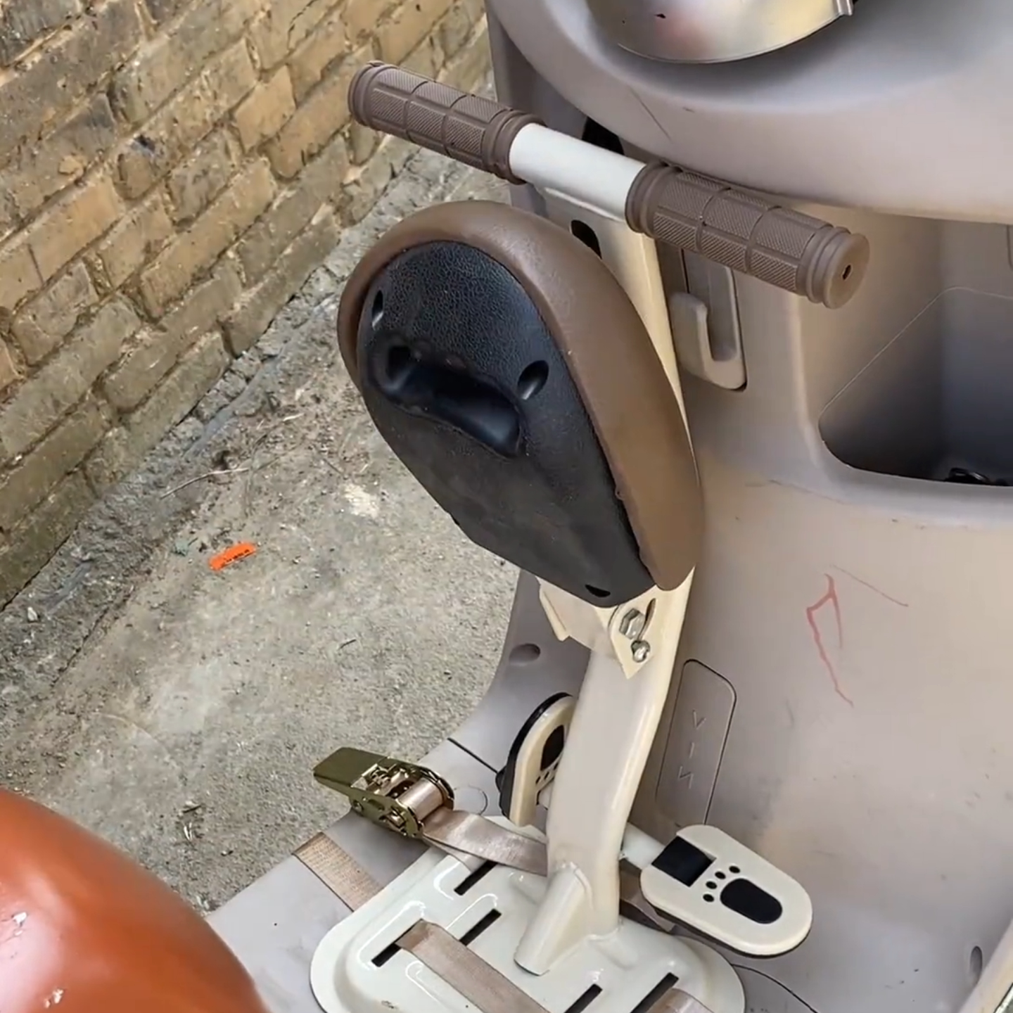 可折叠座椅电动车儿童前置座椅三轮摩托车踏板通用安全便携免安装