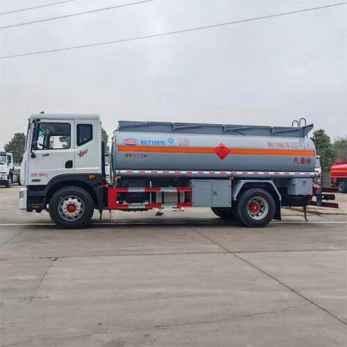 50方重汽豪沃油车 跨境外贸大型重汽豪沃汽油柴油运油车油车