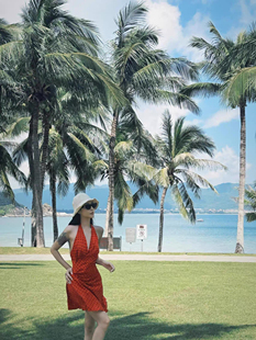 泰兰德多巴胺穿搭绝美海边沙滩裙女气质度假红色挂脖连衣裙小个子