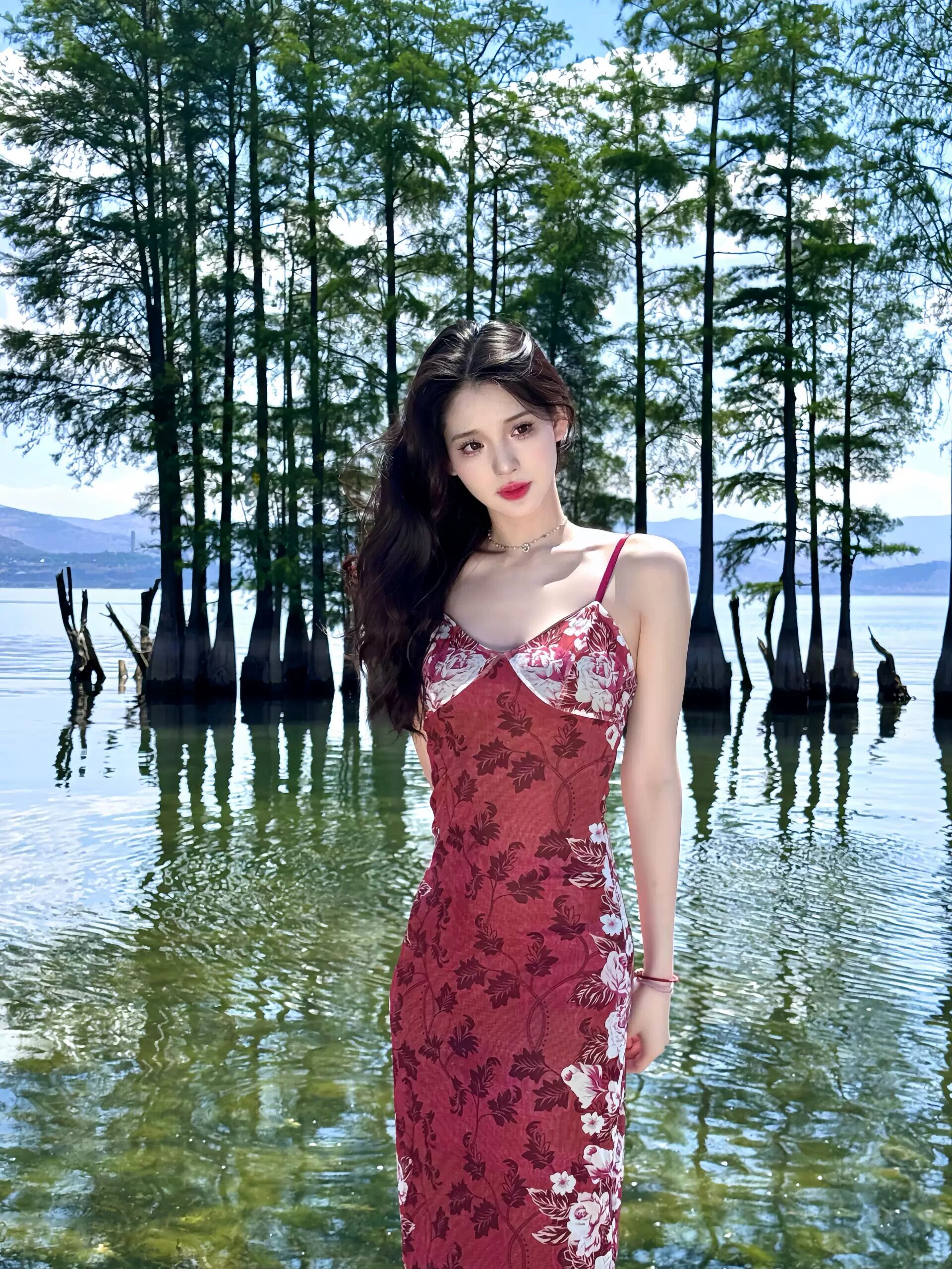 云南旅游出游氛围感穿搭女装法式茶歇复古吊带连衣裙夏季修身显瘦