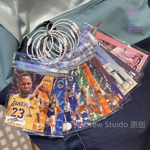 潮流NBA背包挂件詹姆斯库里欧文球星pvc透明球星卡篮球饰品钥匙扣