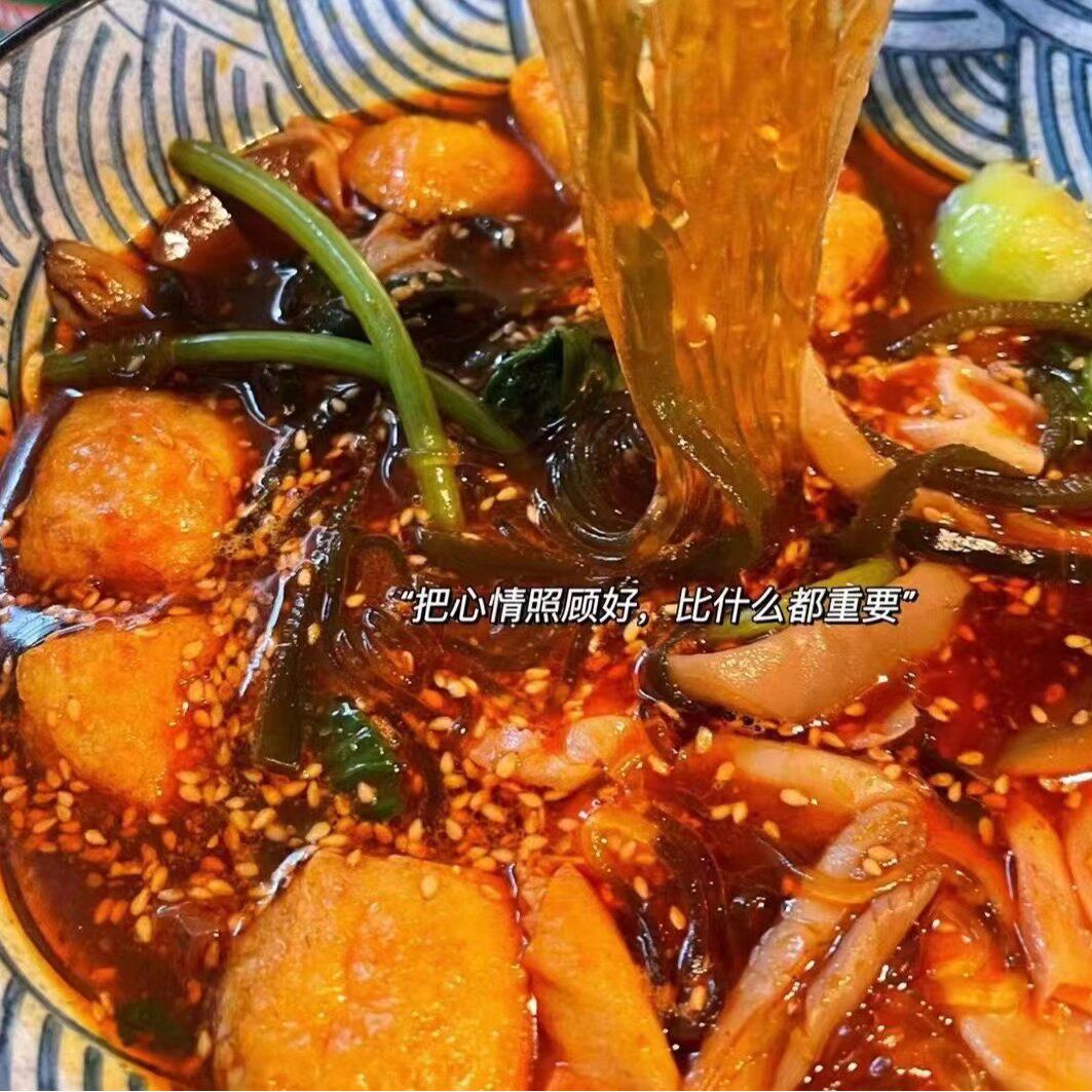 于晓渔骨汤熬制新鲜食材汤底无需加水沈阳老式麻辣烫