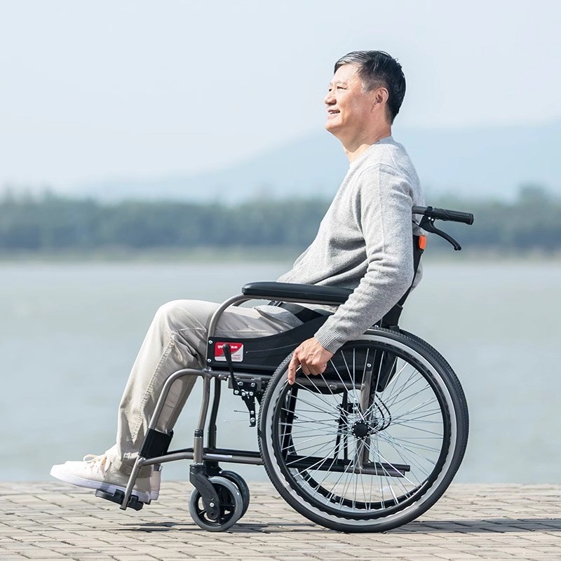 鱼跃轻型轮椅车折叠轻便老人多功能残疾人代步手动推车H056C