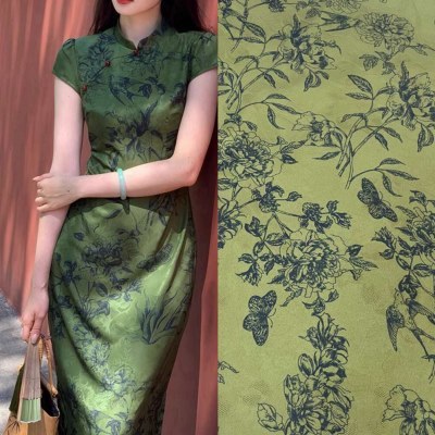 绿色蝶与玫瑰缎面提花仿红云纱双面印花布料新中式布料