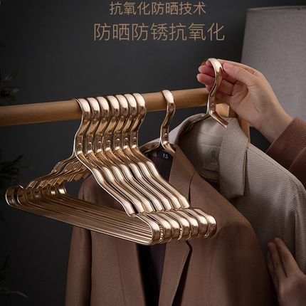 太空铝合金衣架家用挂衣无痕防肩角高级轻奢晾衣架不锈钢衣柜挂架