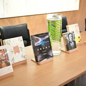 书立书托展示架书店图书实木精品高档新华书店斜放支架多功能画册