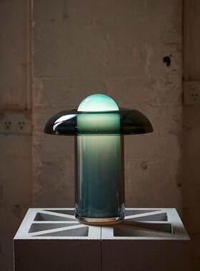 后现代简约绿色玻璃客厅书房灯北欧卧室床头设计师个性创意台灯装