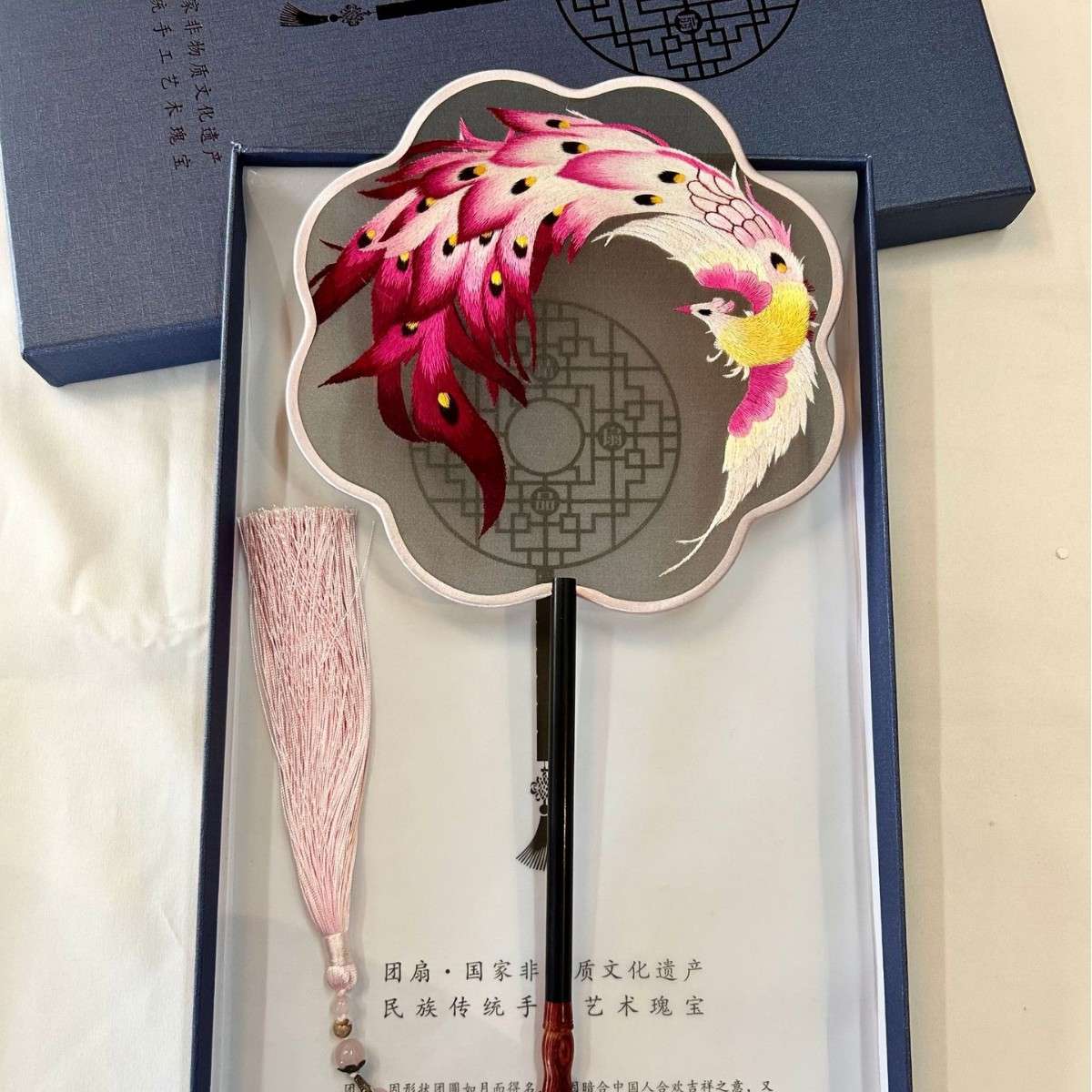 苏绣扇子现货手工刺绣成品团扇双面绣真丝扇手绣宫扇圆形立体绣