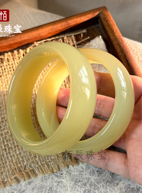 新疆和田玉高仿外蒙料黄口色手镯冰糖雪梨加宽玉石镯子直播货源
