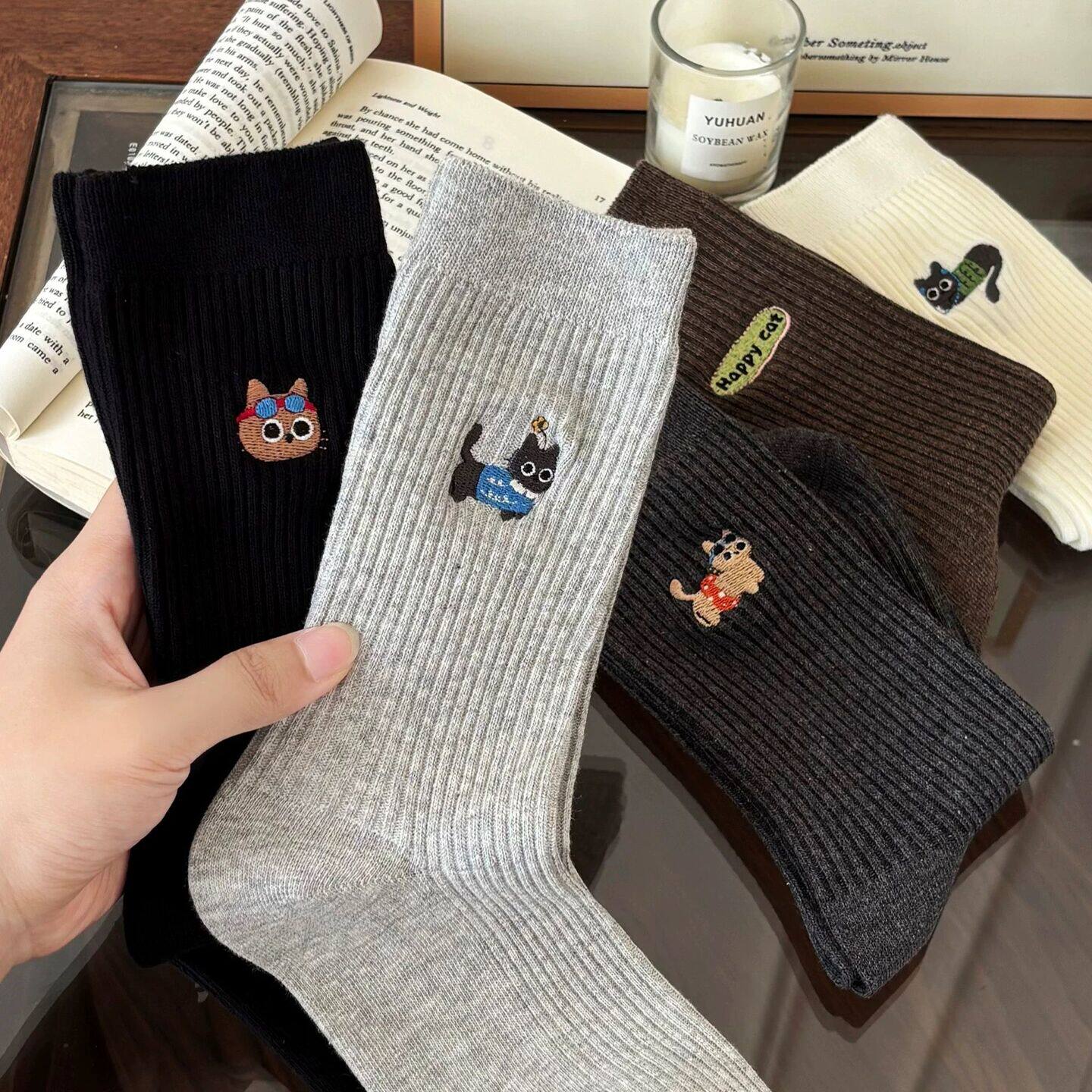卡通刺绣小猫中筒袜女款配德训鞋韩系ins潮袜子秋冬新款纯棉长袜