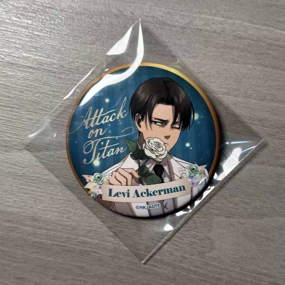 日谷散货 进击的巨人利威尔白西吧唧 利威尔十周年白西吧唧,模玩/动漫/周边/娃圈三坑/桌游,动漫徽章/立牌,淘宝优惠券,粉丝福利购,淘宝优惠卷
