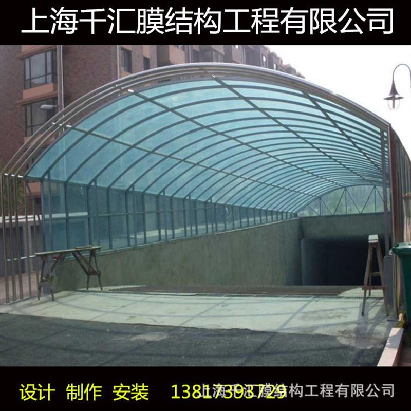 别墅庭院阳光板蜂窝板停车棚PC耐力板雨棚透光性好轻巧耐用