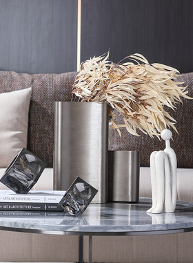 轻奢现代简约样板房间别墅软装搭配套装花瓶花艺艺术人物雕塑摆件