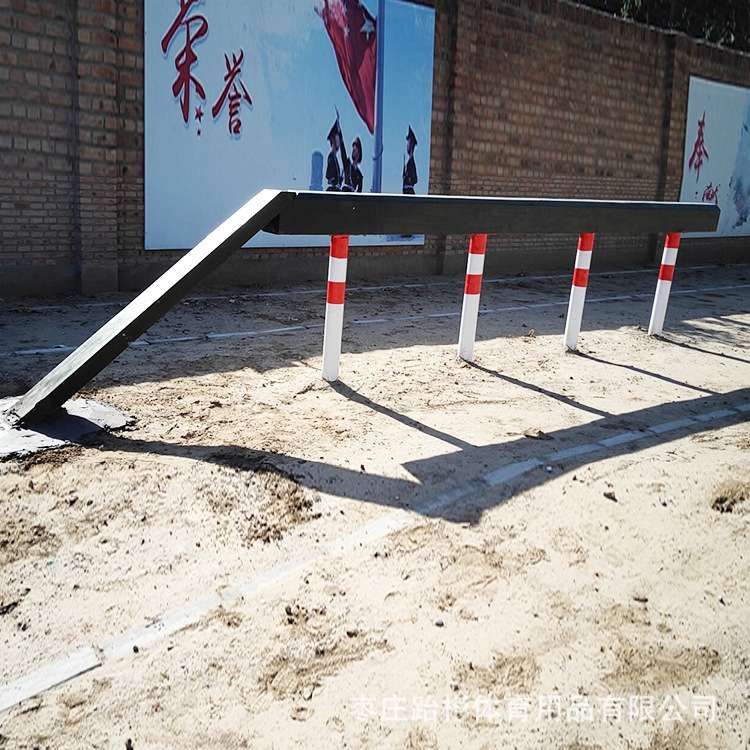400米障碍训练器材室外体操学校体能训练器材转折旗低桩网高矮墙