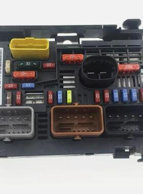 R19发动机保险丝盒9809742780适用于Citroen/PEUGEOT2008-2019