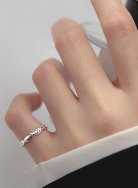 女士小指尾戒锦鲤戒指女小众设计可调节小指尾戒简约素圈指环时尚