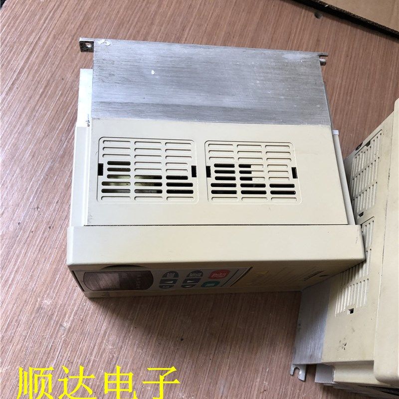 拆机台达VFD-B系列变频器VFD015B43A 三相380V/1.5KW 现货拍摄