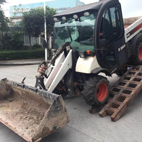 出售二手山猫5600多功能工具车 运输车 可安装各种属具