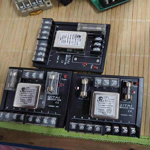 议价QMT072_10A  （3个）有一个少了一个保险可维修