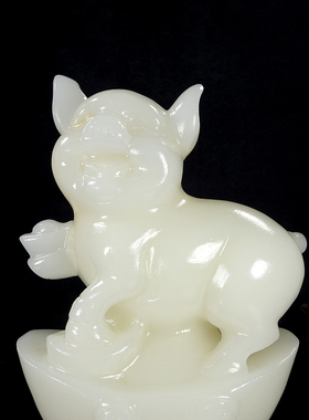 天然汉白玉发财猪摆件纯手工雕刻十二生肖猪办公室客厅招财装饰品