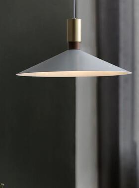 北欧现代简约新款吊灯店铺装修led灯单头饭厅黑色圆形吧台餐桌灯