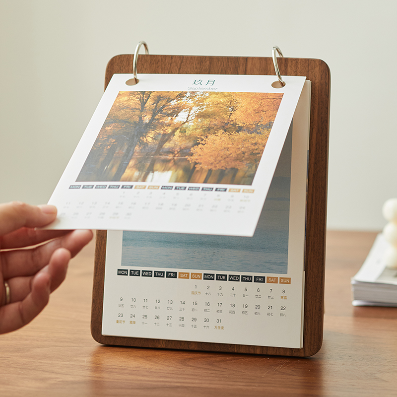 2023年台历定制木质新款日历定做企业桌面创意月历摆件兔年周历订