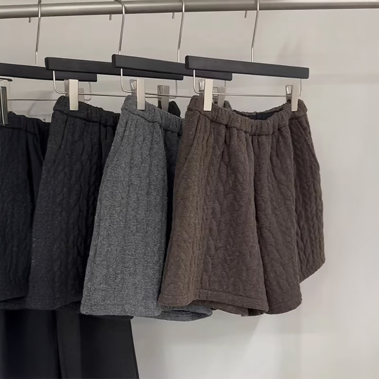 咖色麻花针织短裤女冬外穿2025新款高腰包臀靴裤小个子打底毛衣裤,女装/女士精品,休闲裤,淘宝优惠券,粉丝福利购,淘宝优惠卷