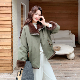 两面穿工装风派克服羊羔毛外套女冬季韩系短款加厚加绒军绿色棉服