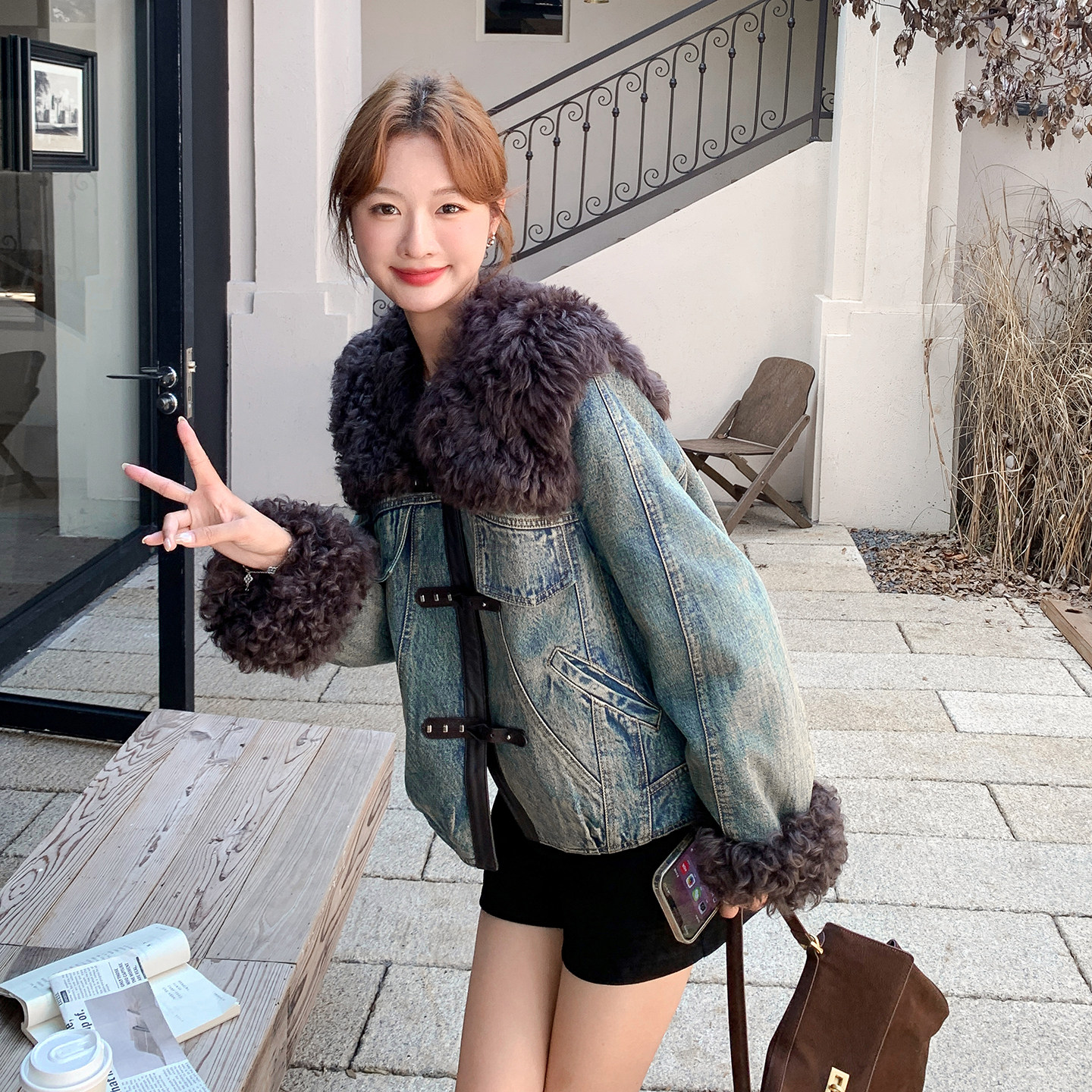 港风复古羊羔毛拼接牛仔羽绒外套女冬季2025新款小个子爆款高级感
