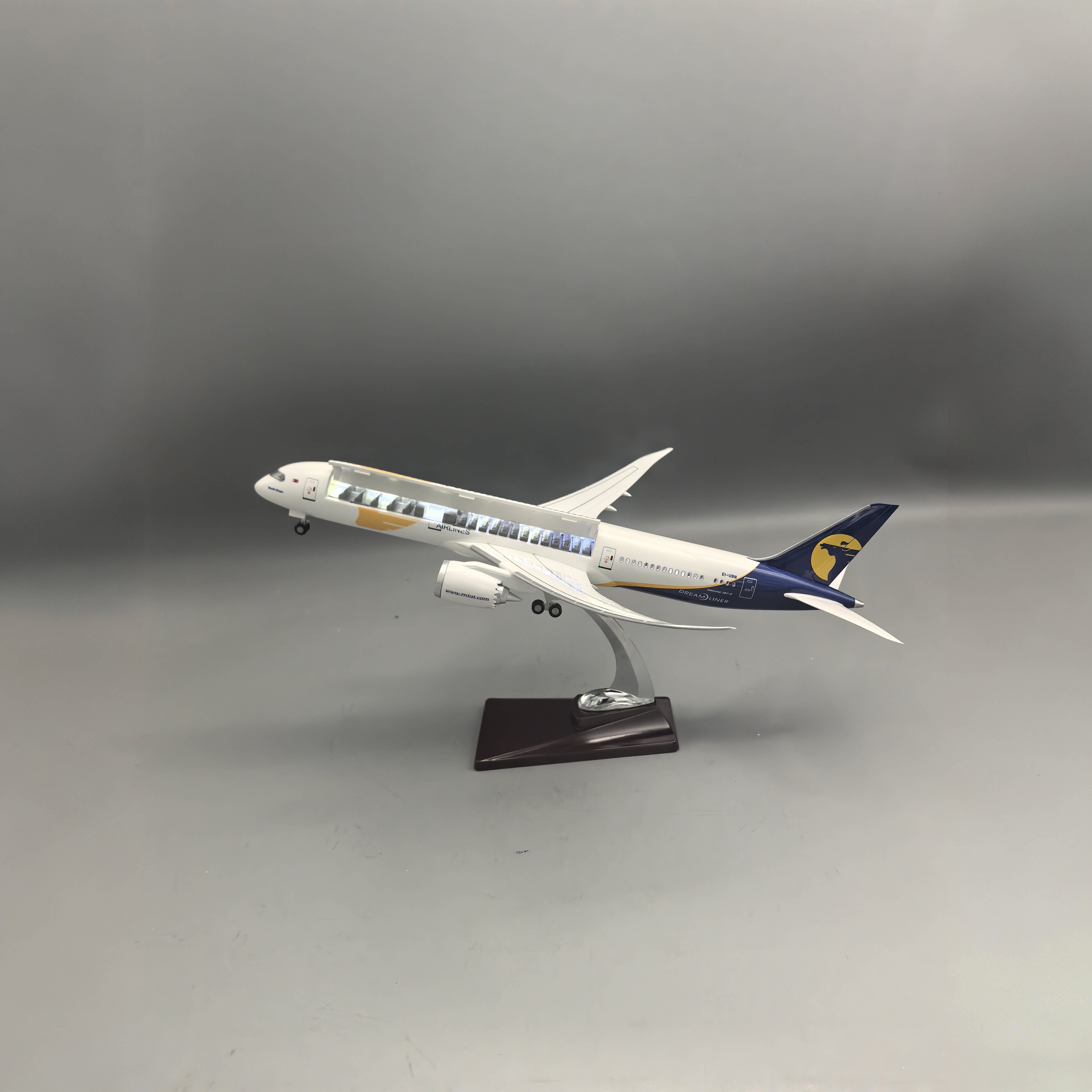 B747蒙古航空带灯可开舱门航模